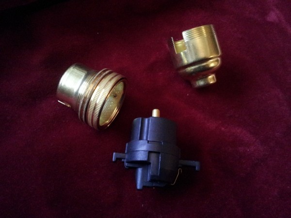 Bayonet lamp shop holder with switch