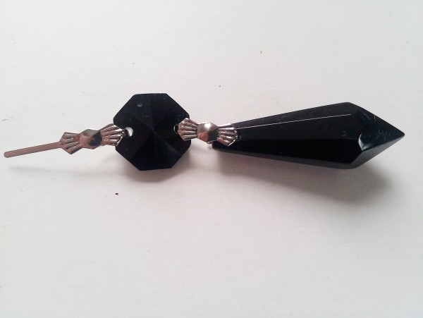 CHANDELIER PENCIL DROP AND BUTTON WITH SILVER COLOURED BOW CLIP