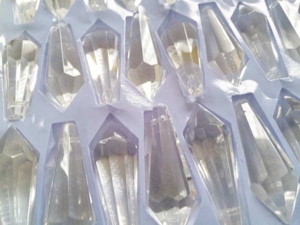 1 TRAY OF 72 CHANDELIER GLASS PENCIL DROPS 38MM