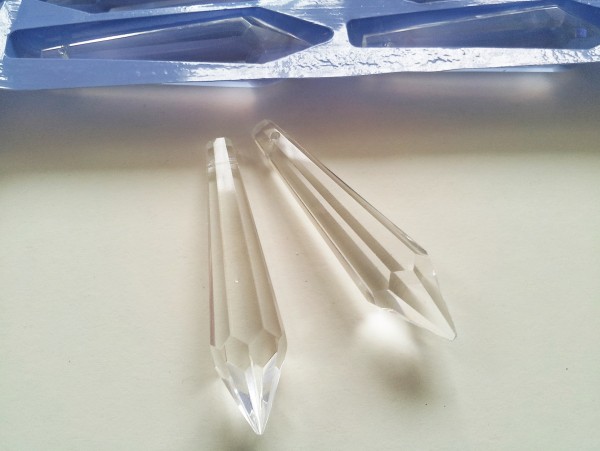 1 TRAY OF 40 CHANDELIER GLASS PENCIL DROPS 55MM