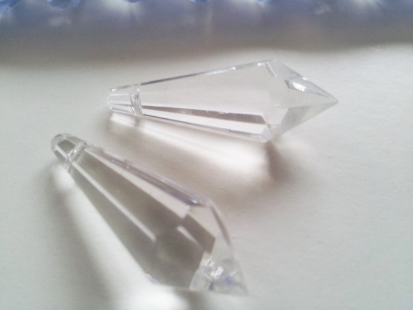 1 TRAY OF 72 CHANDELIER GLASS PENCIL DROPS 38MM