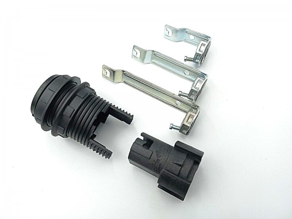 SBC B15 LAMP HOLDER WITH STEM THREADED SKIRT AND SHADE RINGS Height 105mm