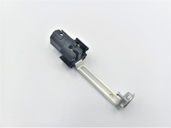 B15 2 PART LAMP HOLDER WITH METAL STEM LEG 90MM